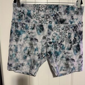 Women's SZ 16 LULULEMON DIAMOND DYE ALIGN SHORTS 6” inseam EUC